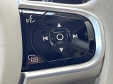 【ステアリングスイッチ】運転中、前方から目線をそらさずにオーディオ等の操作ができるよう、適切に配置されたスイッチ類。安心&快適なドライブを演出してくれる便利な機能です。