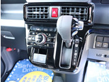 『1台』のお車に対して、3名体制で日々議論を重ね仕入れを行っております。