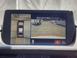 狭い場所での駐車やすれ違いなどでより的確な運転操作に役立つ360&deg;ビューモニターが装備されています。