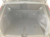 普段のお買い物や通勤、送迎等に十分な荷室スペースを確保しております。セカンドシートを倒すと、大きな荷物の積載も可能です。