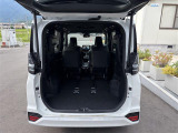荷室スペースも充分、荷物の収納も楽々です。