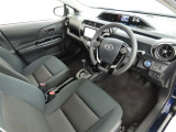 シンプルで使いやすいデザインの運転席です。