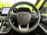 【純正革巻きステアリング】上質な革を使用することで、手にしっかり馴染みとても運転しやすいハンドルです♪