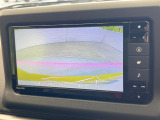 【バックカメラ】駐車時に後方がリアルタイム映像で確認できます。大型商業施設や立体駐車場での駐車時や、夜間のバック時に大活躍!運転スキルに関わらず、今や必須となった装備のひとつです!