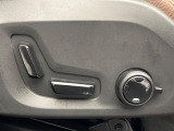 【パワーシート】スイッチ一つで簡単にシート位置の微調整が可能!電動だから力もいりません!自分に最適なシートポジションにセットして、快適なドライブをお楽しみください。
