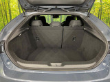 積み下ろしのしやすいデッキにはたっぷりと荷物を積み込んでいただけます。遊びから仕事まで、様々なシーンで頼れます♪
