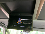 【フリップダウンモニター】大画面モニターで後席でもエンタメをお楽しみいただけます。小さなお子様にも大人気の装備です♪