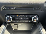 【フルオートエアコン】運転席と助手席の温度調整がそれぞれ出来るフルオートエアコン装備です。これなら暑がりなご主人、寒がりな奥様が同乗されても問題ないですね。