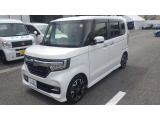 HONDAならではの技術で、低くて平らなフロアを実現。どなたでもスムーズに乗り降りできるよう配慮しています。