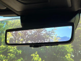 【デジタルインナーミラー】後席の大きな荷物や同乗者で後方が確認しづらい時でも安心!カメラが撮影した車両後方の映像をルームミラー内に表示。クリアな視界で状況の確認が可能です!