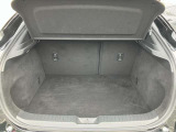 電動リフトゲートで開閉楽々。開閉の上限設定もできますので、低い立体駐車場などでも便利です。