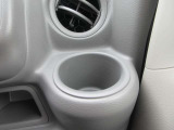 小物入れにもなるドリンクホルダーが両側付いて便利です