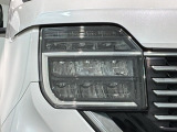 LEDヘッドライトは、点灯の瞬間から最大光量を発揮し、突然暗くなるトンネルなどでの安定感を高めます。