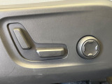 【パワーシート】スイッチ一つで簡単にシート位置の微調整が可能!電動だから力もいりません!自分に最適なシートポジションにセットして、快適なドライブをお楽しみください。