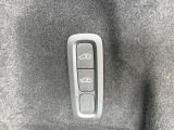 全輪駆動に対応するボルボの自動調整式エアサス付き♪自動的に車高を保ち道路と走行条件に合わせて各ショックアブソーバーを調整します。