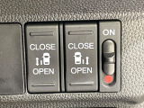 【両側パワースライドドア】スマートキーや運転席のスイッチで後席両側スライドドアの開閉が可能♪電動だから力を入れてドアを開ける必要が無く、小さなお子様でも簡単に開け閉めでき快適です♪