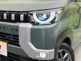 【LEDヘッドライト】悪天候や夜間走行時も良好な視界を確保し安心して運転できる高輝度LEDヘッドライトを装備!点灯速度が早く、消費電力も抑えられています。
