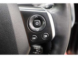 【ステアリングスイッチ】ナビに視線を移さず、ステアリングから手を放さず、運転に集中したまま手元で各種操作が出来ます!