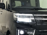 LEDヘッドライトです。デザイン性がよくとても明るいので、夜間の走行や悪天候でも安心です。しかも長寿命!