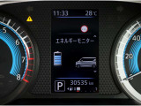 カラーディスプレイには運転をサポートするさまざまな情報を表示!