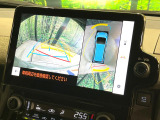 【パノラミックビューモニター】専用のカメラにより、上から見下ろしたような視点で360度クルマの周囲を確認することができます☆死角部分も確認しやすく、狭い場所での切り返しや駐車もスムーズに行えます。