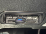 ETC車載器のお写真です。高速道路など、有料道路を通過する際には大変便利な装備ですね♪