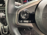 ステアリングにオーディオ操作スイッチが付いています。オーディオ画面に直接タッチしなくても操作が出来ますので、運転に集中できます。