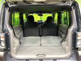 普段のお買い物や通勤、送迎等に十分な荷室スペースを確保しております。セカンドシートを倒すと、大きな荷物の積載も可能です♪