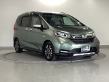 狭い駐車場でも、スライドドアならチャイルドシートへのお子さまの乗降や荷物の積載もスムーズ。とても便利な【両側電動スライドドア】ドアハンドを少し引くだけでリアドアが自動開閉します。