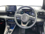 運転席まわりです。 各操作スイッチは使いやすい位置に配置されてます。