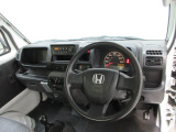 Honda車が初めての方にも扱いやすく分かりやすいインパネ周りと各種スイッチ類です。