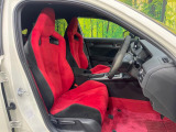運転席シート廻りは使用感も少なく、良好な状態となっています。前オーナー様が丁寧に使っていたことがよくわかりますね。
