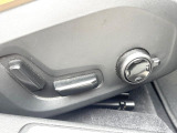 【メモリー機能付きパワーシート】ドライバーごとに設定したシート位置を記憶して、ボタン一つで切り替えできる便利な機能!運転する方が複数名いらっしゃるご家庭におすすめです。