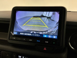 リバースギアに入れるだけで後方の表示へ切り替わります。夜間や雨の日の駐車も楽になりますよ。