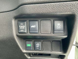 運転席の右側に各種スイッチがまとめられています。