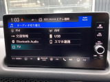 HondaCONNECT対応の便利なナビディスプレー。お持ちのスマートフォンと連携して、ナビやBluetoothでの音楽再生が可能です。デザインはもちろん、操作性も良好です。