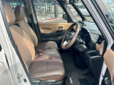 快適に運転できるドライブポジション!運転席シートリフターとシートスライドで、無理のない運転姿勢がとれます。