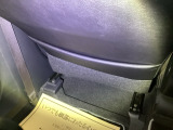 【シートバックポケット】すぐ手に取りたいアイテムをスマートにしまっておけます。限られた空間を有効に活用でき、長距離のドライブでも車内を清潔感のある落ち着いた状態に保ってくれる実用的な機能です。