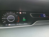 車両状態や走行道路の時速表示等のインフォメーションが備わっていますスピードメーターは上質なデザインとなっております。