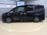 広々とした車内空間に優れた燃費性能。更にデザインも上質で人気のお車です!