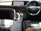 中古車ハイブリッド保証付きです。ハイブリッド機構を無償で保障します。保証期間は初度登録年月から10年目まで、またはロングラン保障が終わってから3年間です。ただし累計走行距離が20万キロ以内になります。
