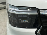 LEDヘッドライトは、点灯の瞬間から最大光量を発揮し、突然暗くなるトンネルなどでの安定感を高めます。
