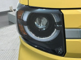 LEDヘッドライトは、点灯の瞬間から最大光量を発揮し、突然暗くなるトンネルなどでの安定感を高めます。