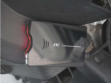 スマートインターチェンジを利用するに必須なETC車載器も付いています。あとはETCカードを差していただくだけで、煩わしい料金所でのお支払いも不要となります。
