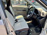 快適に運転できるドライブポジション!運転席シートリフターとシートスライドで、無理のない運転姿勢がとれます。