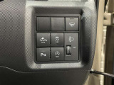 【クリアランスソナー】超音波センサーで車体と障害物の距離を検知し、近づくとブザー音やディスプレイ表示で警告する支援機能