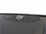 【Bowers&Wilkins】世界のオーディオファン垂涎のプレミアムサウンドシステムを搭載。コンサートホールのベストポジションに相当する音場空間を忠実に再現。乗る人すべてに驚きの音響体験を提供します
