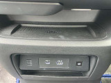 USBソケット2口とワイヤレス充電機能も装備☆気が利いていますね♪