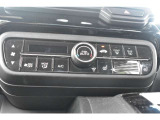 オートエアコンのお車ですので室内の温度をスムーズに調整してくれます♪