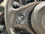 ステアリングにオーディオ操作スイッチが付いています。オーディオ画面に直接タッチしなくても操作が出来ますので、運転に集中できます。
